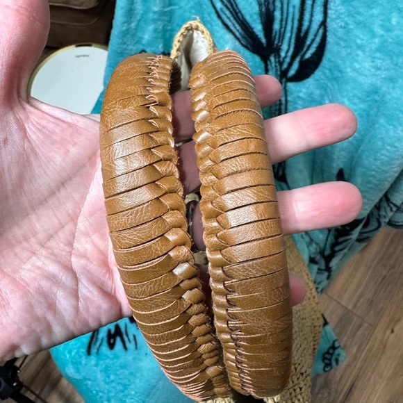 Tommy Bahama Woven Straw Shoulder Bag with Brown Handles - Picture 3 of 6